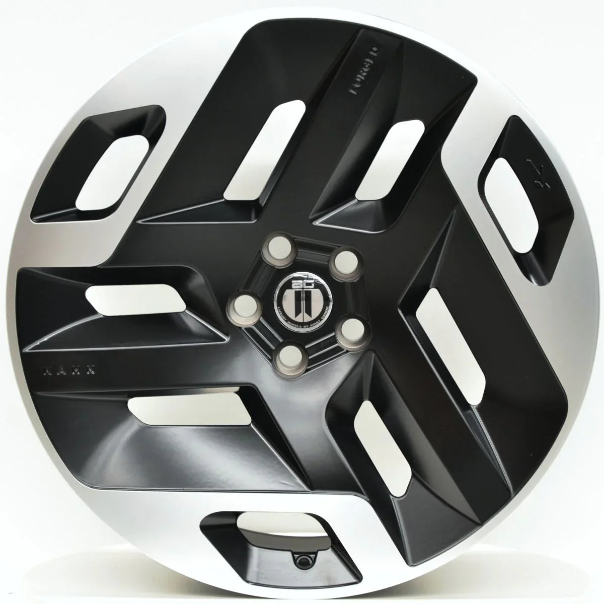 TITAN l Black Machined Face