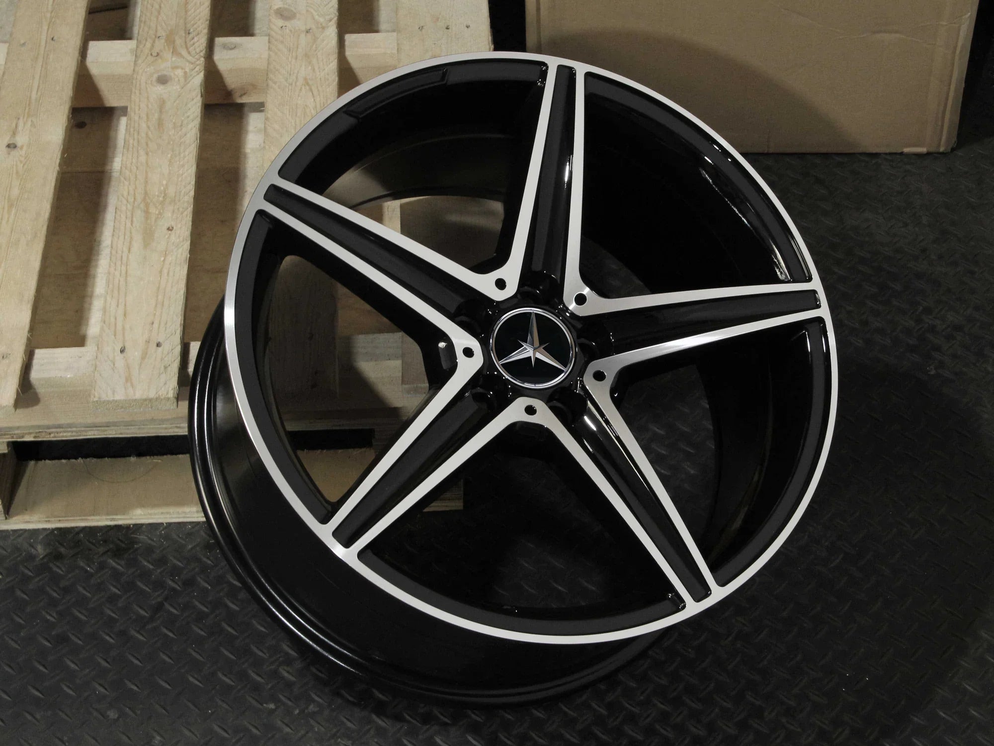 MC825 GLOSS BLACK MACHINED FACE