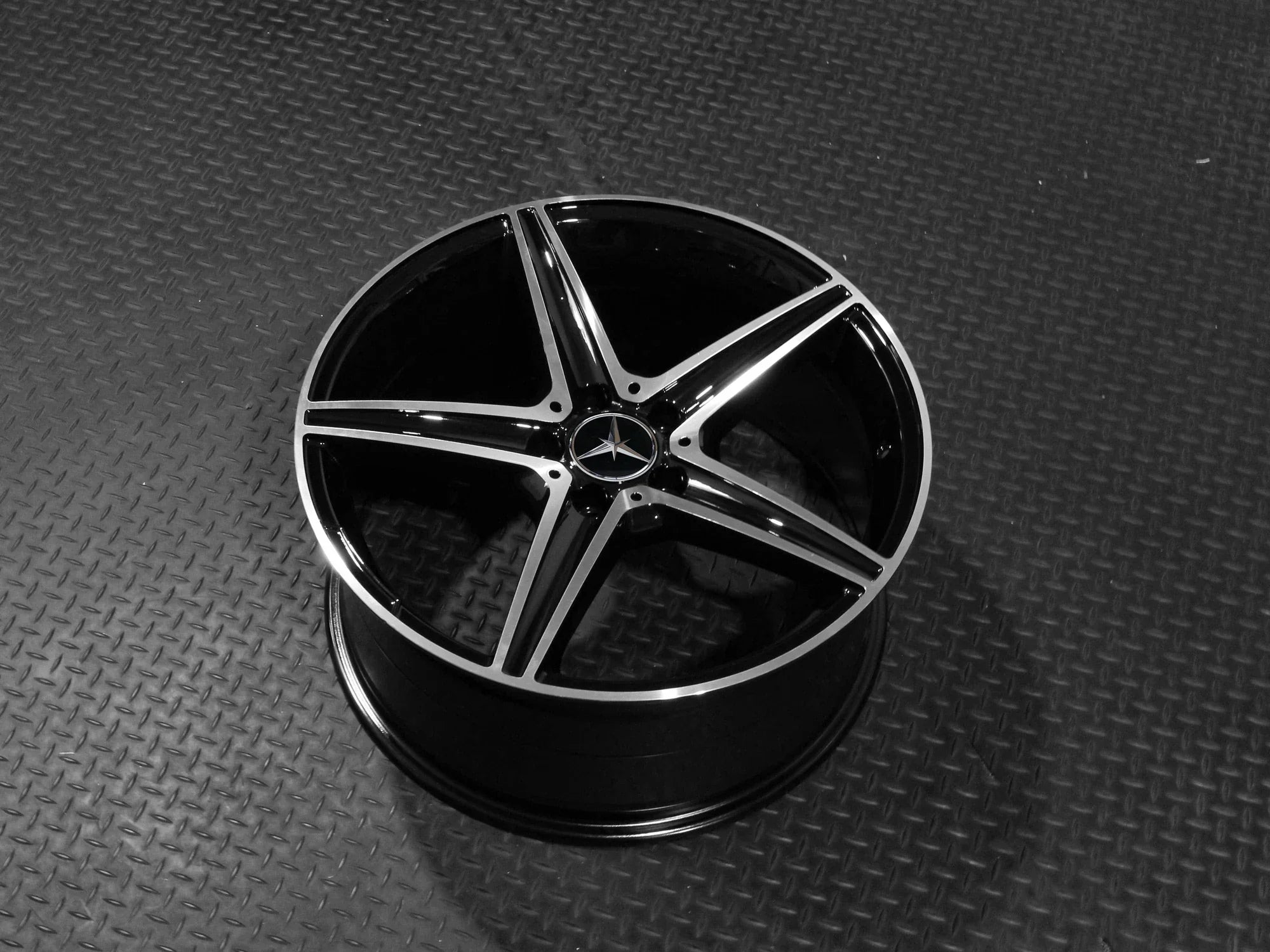 MC825 GLOSS BLACK MACHINED FACE