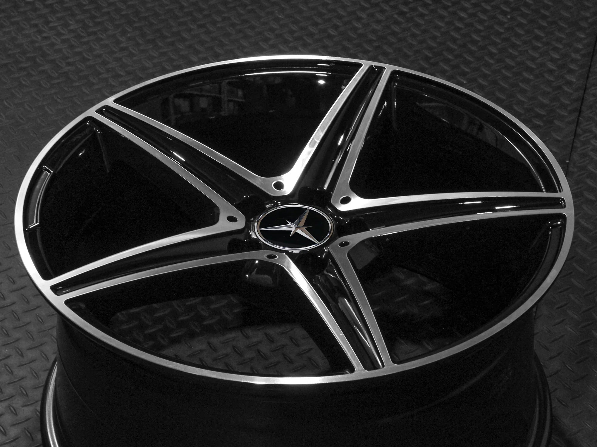 MC825 GLOSS BLACK MACHINED FACE