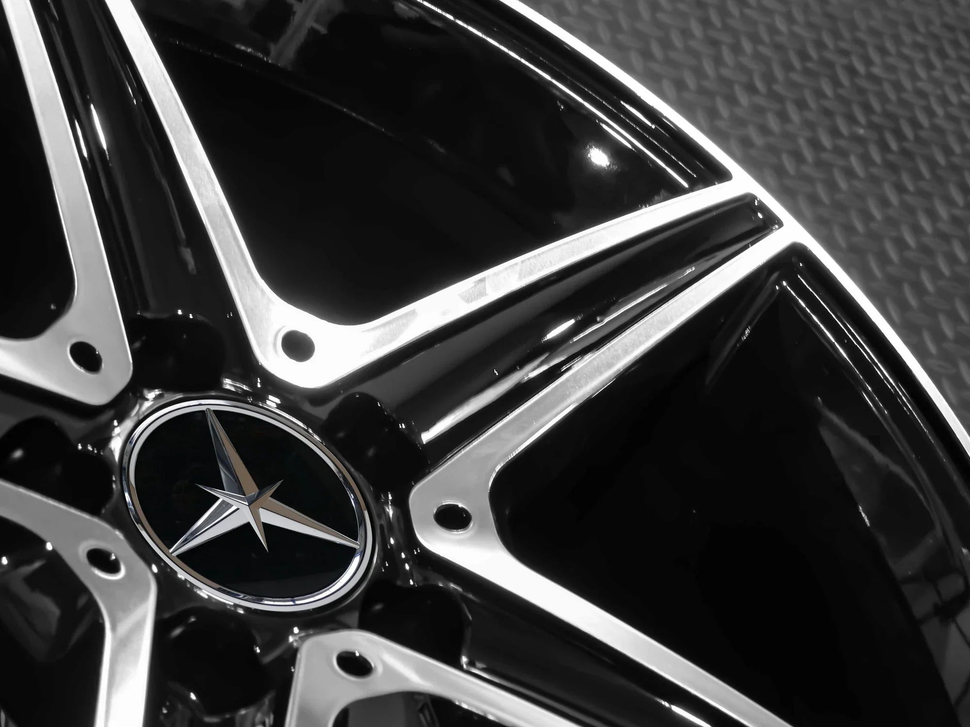 MC825 GLOSS BLACK MACHINED FACE