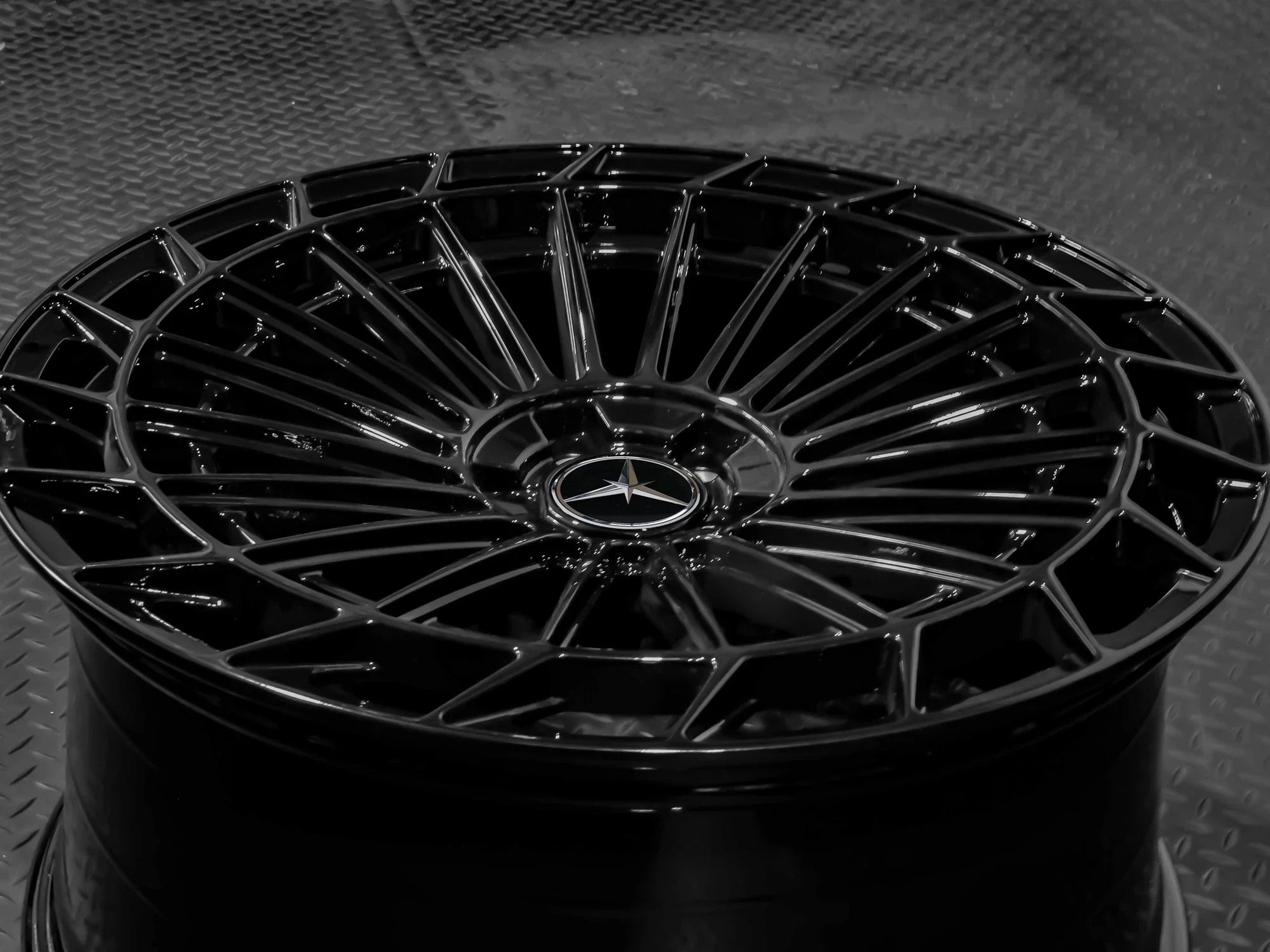 MC877 GLOSS BLACK