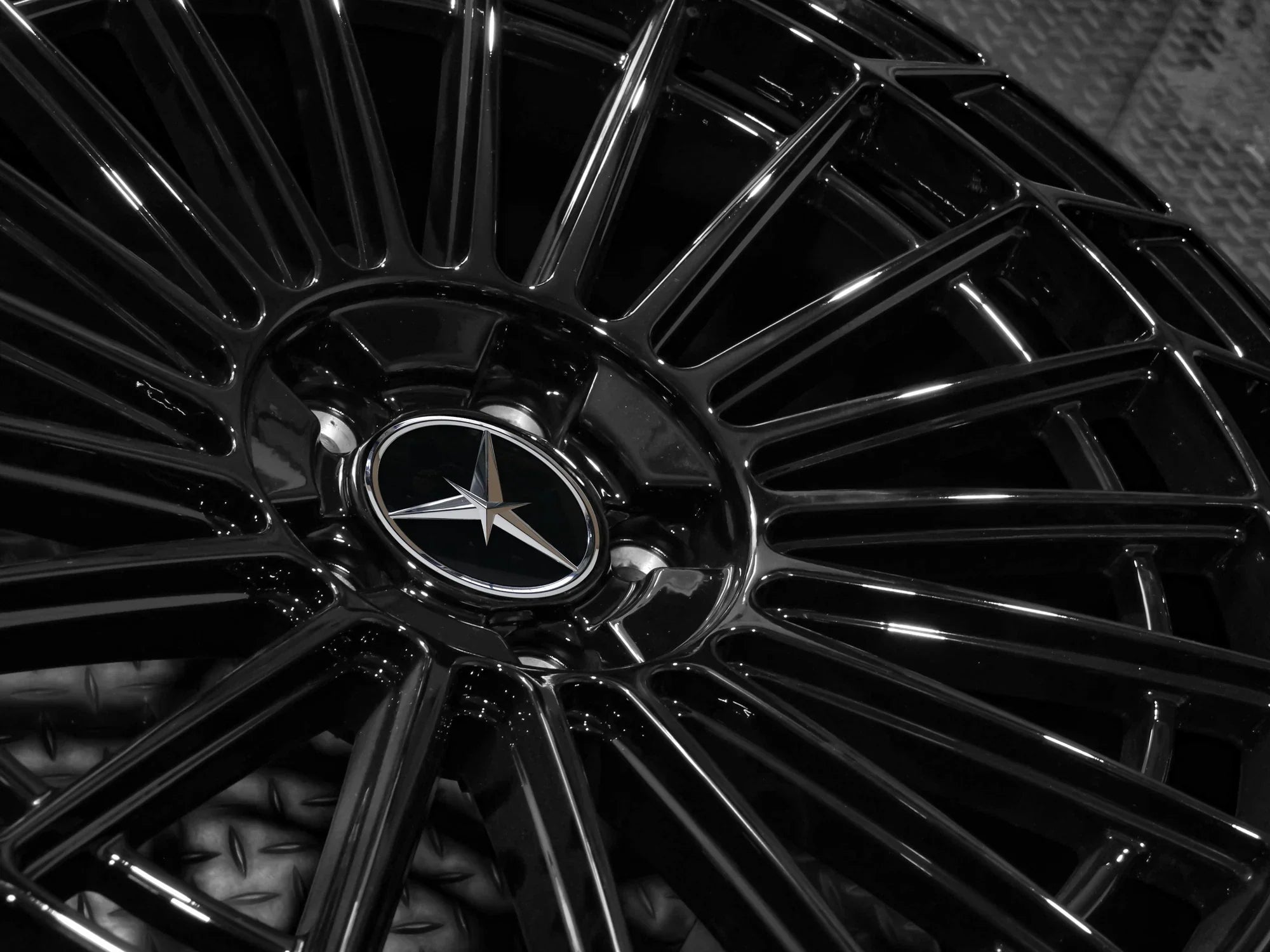 MC877 GLOSS BLACK