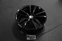 PV209 GLOSS BLACK